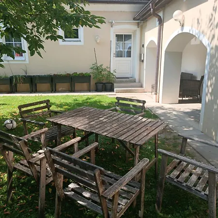 Edelsbacher Ferienhaus Mit Eigenen Garten