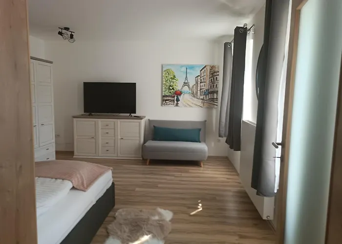 Edelsbacher Ferienhaus Mit Eigenen Garten *