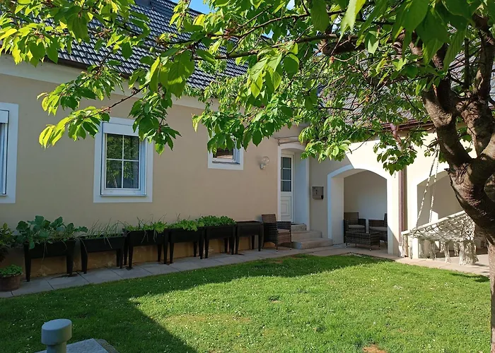 Apartment Edelsbacher Ferienhaus Mit Eigenen Garten